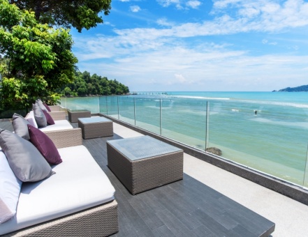 Four Common Types of Outdoor Furniture
