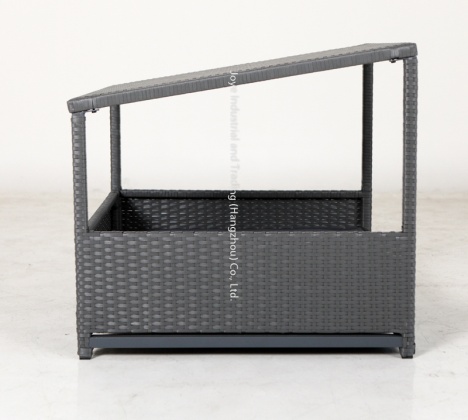 Deluxe Rattan Pet House With Roof