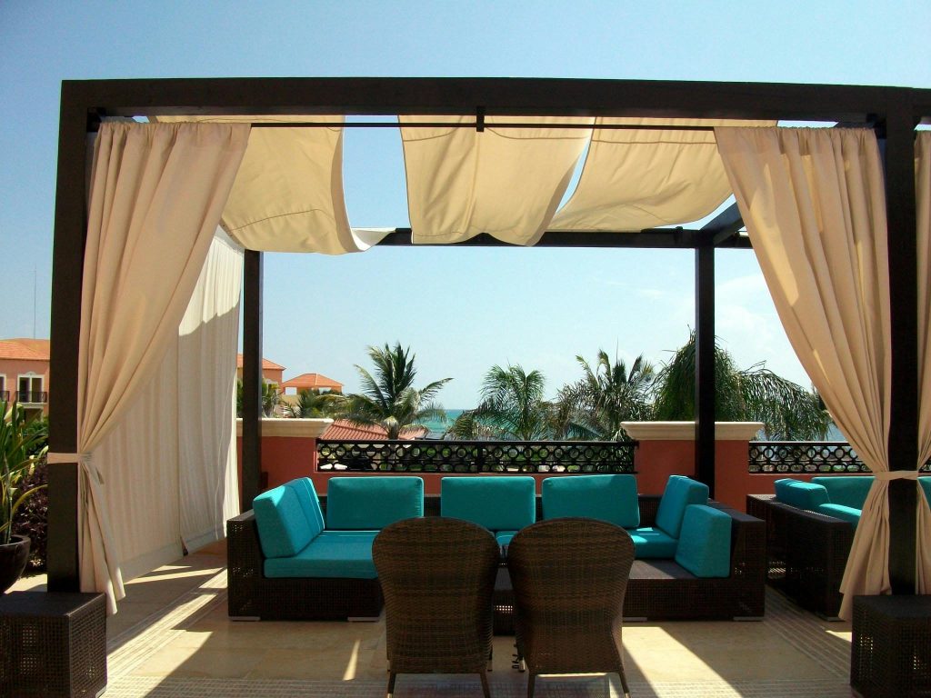 What Factors Do Outdoor Kitchen Specialists Consider When Planning Build Time