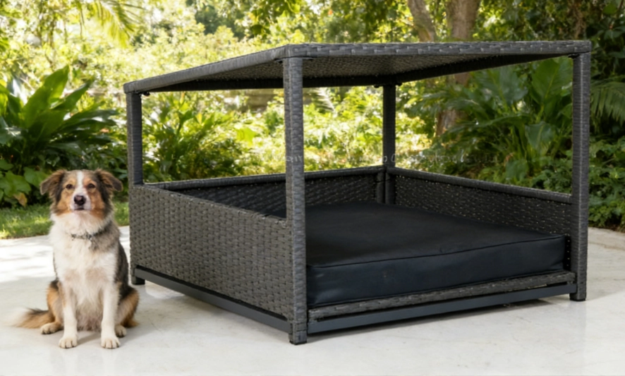 Deluxe Rattan Pet House With Roof